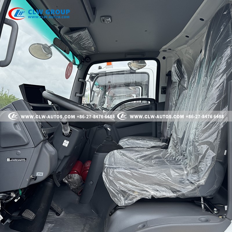 14ISUZU KV100 6CBM Fuel Truck-cabin