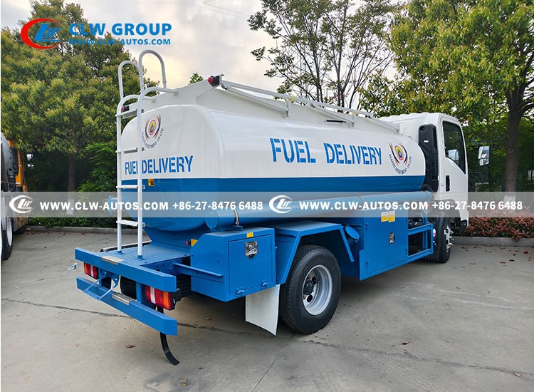 Oil Tanker Refuelling Truck Oil Tanker Refuelling Truck