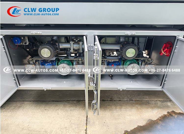 2 independent compartments oil truck 2 independent compartments oil truck