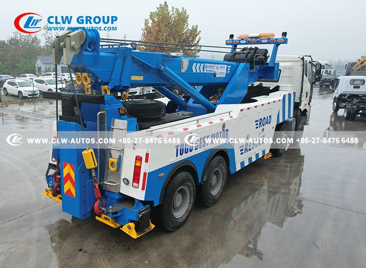9Heavy-Duty Towing TRUCK