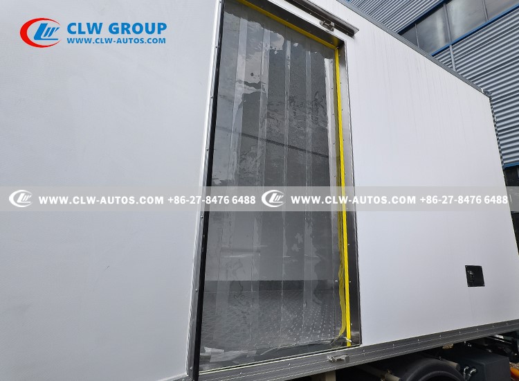 4x4 Off Road 8Tons Refrigerator Truck With Thermo King Freezer Manufacturers