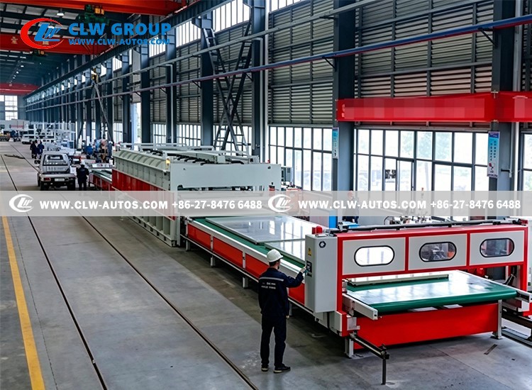 Refrigerated cargo box Truck
