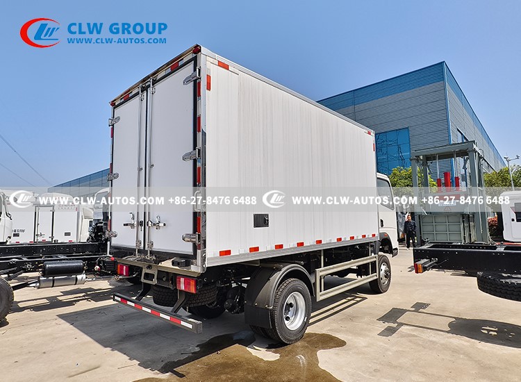 4x4 Refrigerated truck