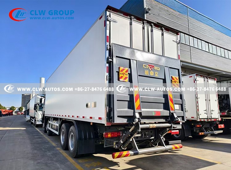 Sinotruk HOWO Heavy Duty 8X4 Refrigerated Truck Reefer Freezer Cold Van Truck for Sale