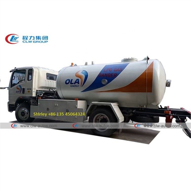 RHD Howo 2000 Gallons LPG Gas Delivery Truck