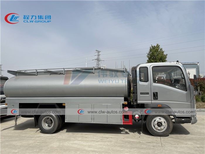 Right Hand Drive Howo 8Tons Oil Refueller Truck