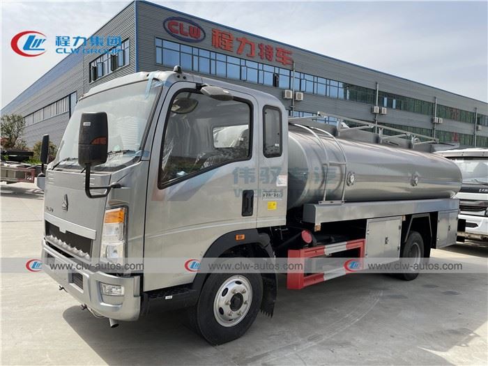 Right Hand Drive Howo 8Tons Oil Refueller Truck