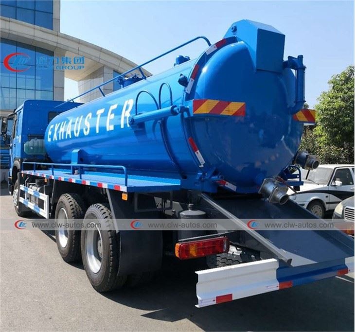 Right Hand Drive Sinotruk Howo 18000L Sewer Exhauster Truck