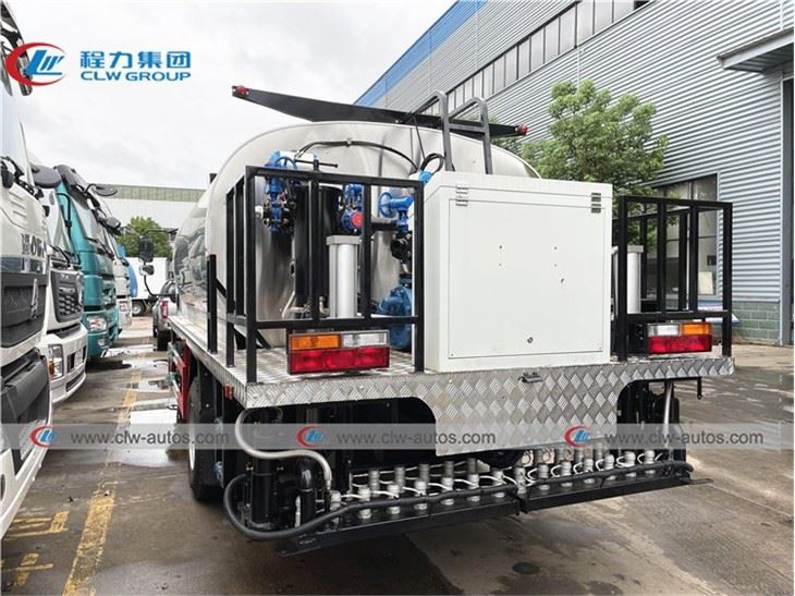 Shacman 4X2 4000liters Asphalt Distributor Truck