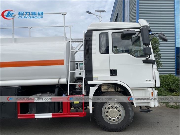 Shacman L3000 4X2 12000liters Oil Tank Truck