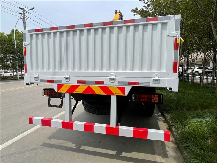 SHACMAN L3000 Truck Crane 5 Tons