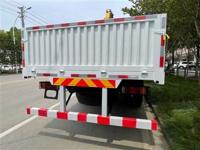SHACMAN L3000 Truck Crane 5 Tons
