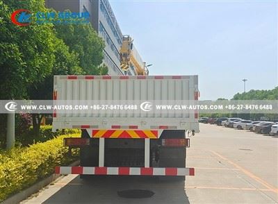 Shacman L3000 Truck With Crane 6.3Tons