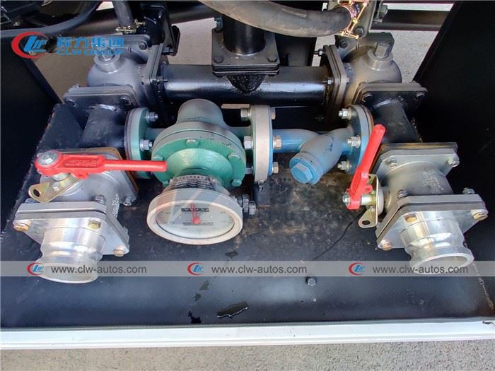 SINOTRUK 10Tons 10,000L Fuel Bowser Truck LHD