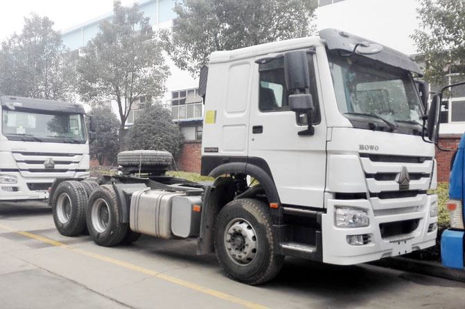 Sinotruk 420HP HOWO Tractor Truck