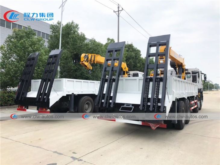 Sinotruk Howo Truck With 12Tons XCMG Crane