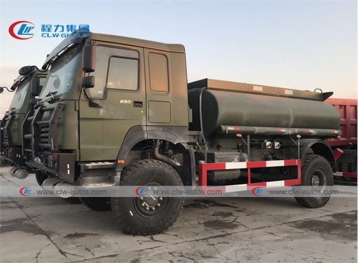 Sinotruk HOWO 4x4 AWD 8000L Oil Tanker Truck