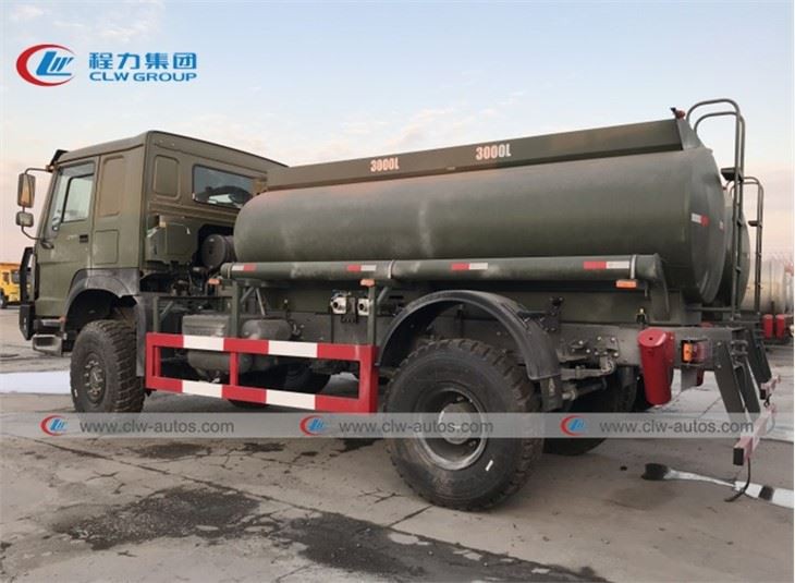 Sinotruk HOWO 4x4 AWD 8000L Oil Tanker Truck