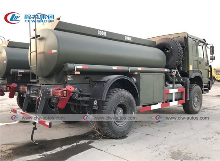 Sinotruk HOWO 4x4 AWD 8000L Oil Tanker Truck