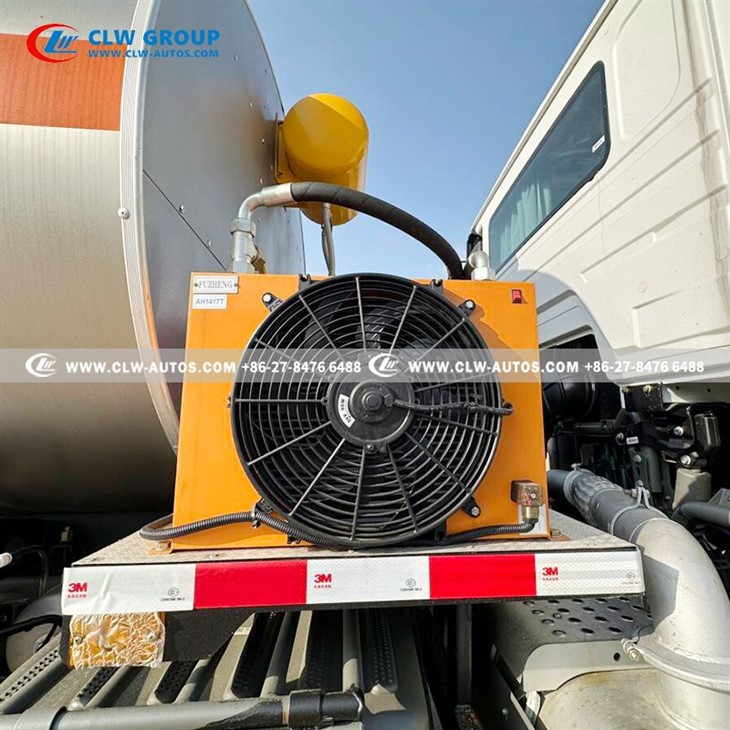 20m³ Asphalt Distributor Truck Sinotruk