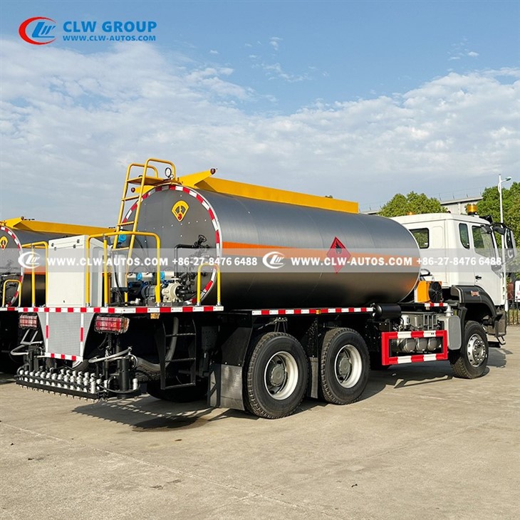 20m³ Asphalt Distributor Truck Sinotruk