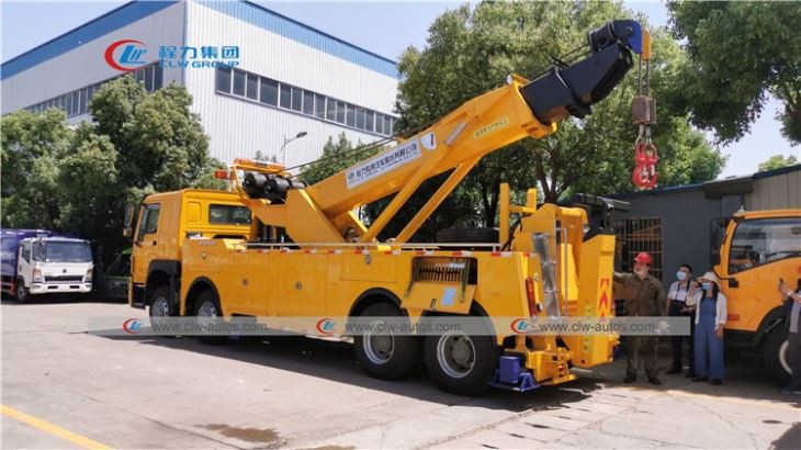Sinotruk Howo 8X4 420hp 50Tons Towing Truck