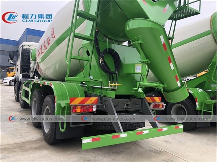 Sinotruk HOWO 8X4 Heavy Duty 16000 Liters Big Volume Concrete Mixer Truck