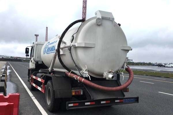 Vacuum Sewage Suction Truck