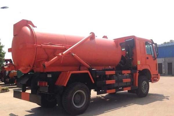 Vacuum Sewer Cleaning Truck