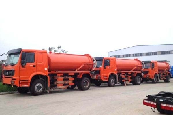 Vacuum Sewer Cleaning Truck