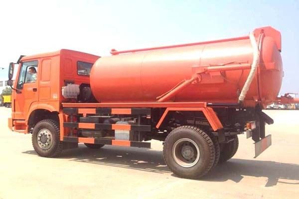 Vacuum Sewer Cleaning Truck