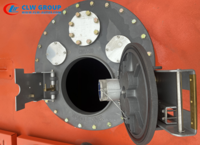 China Shacman 20000L Fuel Tank Truck API Manhole