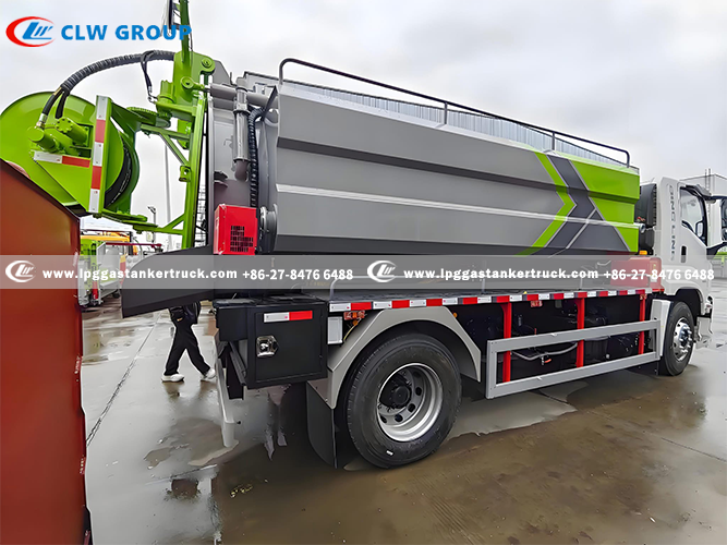 Isuzu FTR Dual-Tank Sewer Maintenance Vehicle