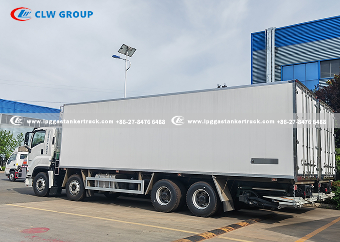 4isuzu 12 wheels refrigerated truck