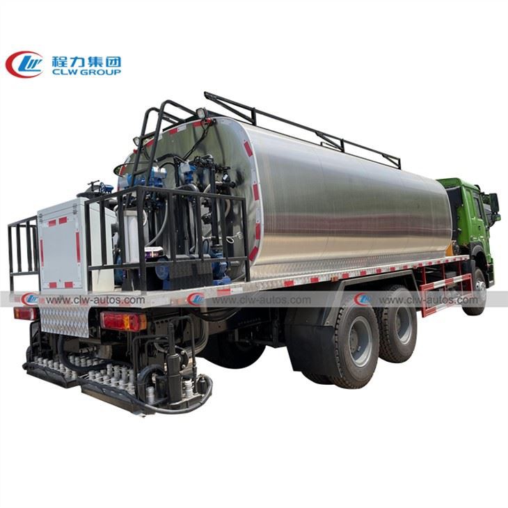 RHD Sinotruk Howo 16000L Bitumen Distributor Truck